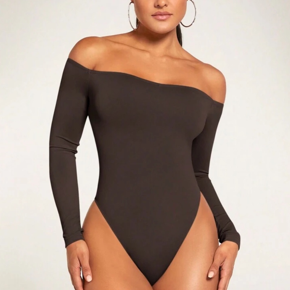 Silquee Elegant Off-Shoulder Solid Bodysuit Coffee Brown